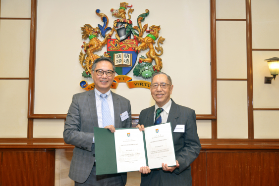 Ir. Che King Chow (right) receiving two Certificates of Appreciation from Ir. Ricky Lau, JP (left)